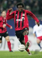 Fussball 1. Bundesliga: Leverkusen, JUNIOR Einzelaktion am Ball