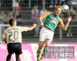 Fussball Ligapokal: Bayern - Bremen, Zweikampf
