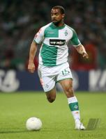Fussball 1. Bundesliga: Bremen, OWOMOYELA Einzelaktion