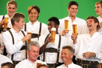 1. Fussball Bundesliga :  (v. li.) Toni Kroos, Takashi Usami, David Alaba, Mario Gomez , Thomas Mueller (FC Bayern Muenchen)