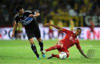 Fussball 1. Bundesliga : Gojko Kacar (li, Hamburger SV) gegen Luiz Gustavo (re, FC Bayern Muenchen)