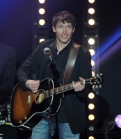 Fussball International  FIFA Ballon d Or 2011:  James Blunt (England)