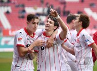Fussball 2. Bundesliga Saison 17/18:  1. FC Kaiserslautern - Fortuna Duesseldorf