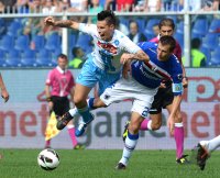 FUSSBALL SERIE A:  Marek Hamsik (li, Napoli) gegen Daniele Gastaldello (Sampdoria)