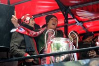 Fussball Champions Party 2013: FC Bayern Muenchen gewinnt das Triple, Bastian Schweinsteiger mit dem CHL Pokal