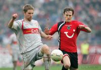 Fussball 1. Bundesliga: Hannover - Stuttgart, Zweikampf