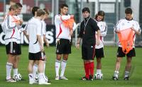 Fussball  Training der deutschen Nationalmannschaft vor dem EM Qualifikationsspiel gegen Irland.