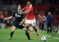 Fussball CHL  Saison 2010/2011: Jose Manuel Jurado (li, FC Schalke 04) gegen Nani  (re, Manchester United FC)