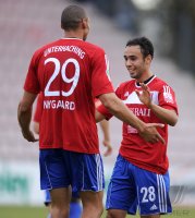 Fussball 3. Bundesliga : (v.re.) Hachuing JUBEL nach dem TOR zum 1:0 von Abdenour Amachaibou mit Marc Nygaard