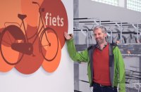 Oberbuergermeister Palmer nimmt die Radgarage am Tuebinger Hauptbahnhof in Betrieb