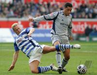 Fussball 1. Bundesliga: MSV Duisburg - FC Schalke 04, Zweikampf
