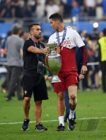 Fussball Europameisterschaft 2016 Finale: JUBEL Cristiano Ronaldo (Portugal) mit Pokal