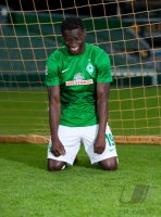 Fussball 1. Bundesliga, Saison 2012/2013, Werder Bremen: Joseph Akpalla im exklusiven Pressefoto ULMER Fotoshooting