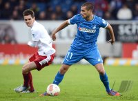 Fussball 1. Bundesliga  2012/2013:  Johannes Flum (li, SC Freiburg) gegen Eren Derdiyok (TSG 1899 Hoffenheim)