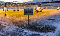 Fussball 1. Bundesliga : Waermelampen in der Allianz Arena zur Bestrahlung des Rasens