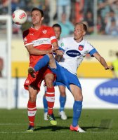 Fussball 1. Bundesliga : Christian Gentner (li, VfB Stuttgart) gegen Michael Thurk (re, Heidenheim)