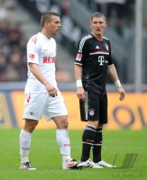 Fussball 1. Bundesliga, Saison 2011/2012:  Lukas Podolski (li, 1. FC Koeln) mit Bastian Schweinsteiger (FC Bayern Muenchen)
