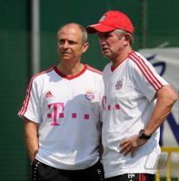 Fussball 1. Bundesliga Saison   2011/2012 : Physiotherapeut Fredi Binder , Trainer Jupp Heynckes  (v. li., FC Bayern Muenchen)