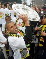 JUBEL  beim Meister  BVB Marcio Amurosso mit der Schale