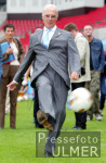 FUSSBALL DFB Pressekonferenz, Franz BECKENBAUER am Ball