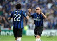 Fussball Champions League Finale: Diego Milito, Esteban Matias Cambiasso Deleau (v. li., Inter)