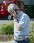 FUSSBALL SSV Reutlingen Manager Wilfried Grbner am Handy