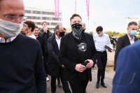 Tesla-Chef Elon Musk besucht Biopharma-Unternehmen Curevac