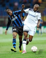 Fussball Champions League  Saison 2010/2011:  Samuel Eto'o , Eto  (li, Inter) gegen William Gallas (re, Tottenham Hotspur FC)