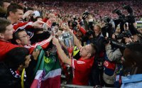 Fussball Champions League Finale 2013:  Franck Ribery (FC Bayern Muenchen) mit CHL Pokal