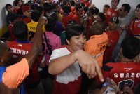 FUSSBALL WM 2014, Gruppenphase: Chile Fans stuermen das Maracana