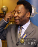 FUSSBALL Pele mit Orden