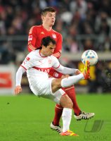 Fussball 1. Bundesliga :  Tamas Hajnal (li, VfB Stuttgart) gegen Toni Kroos (FC Bayern Muenchen)