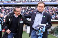 2. Fussball Bundesliga : Trainer Ewald Lienen (re, 1860 Muenchen) mit Trainer Norbert Meier (Duesseldorf)