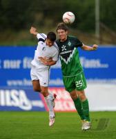 1. Fussball Bundesliga: Peter Niemeyer (re, SV Werder Bremen)  gegen Andrija Kaluderovic (li, Belgrad)