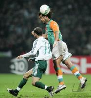 Fussball CL: Bremen - Athen, Zweikampf