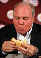 FC Bayern Muenchen Manager Uli Hoeness bei Burger King