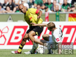 Fussball 1. Bundesliga: Moenchengladbach- Dortmund, Zweikampf