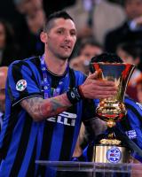 FUSSBALL SERIE A:  JUBEL mit dem Pokal Marco Materazzi (Inter)