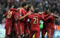 Fussball CHL  Saison 2011/2012: JUBEL nach dem Tor mit Luiz Gustavo, Mario Gomez, Thomas Mueller, Philipp Lahm, David Alaba, Franck Ribery (v. li., FC Bayern Muenchen)