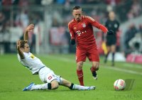 Fussball 1. Bundesliga, Saison 2012/2013:  Tony Jantschke (li, Borussia Moenchengladbach) gegen Franck Ribery (FC Bayern Muenchen)