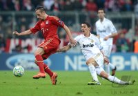 FUSSBALL INTERNATIONAL  CHL HALBFFINALE 11/12: Franck Ribery (li, FC Bayern Muenchen) gegen Angel Di Maria (Real Madrid)