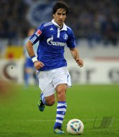 Fussball 1. Bundesliga, Saison 2011/2012: Schalke 04, RAUL am Ball