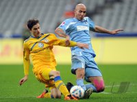 2. Fussball Bundesliga: Raffael Korte (li, Eintracht Braunschweig) gegen Necat Ayguen (1860 Muenchen)