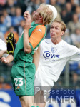 Fussball 1. Bundesliga: Bochum - Bremen, Zweikampf