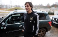 Fussball/ GES/  DFB Team im Mercedes-Benz Werk Bremen, 27.02.2012