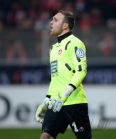Fussball DFB Pokal Achtelfinale 13/14: Torwart Tobias Sippel (1. FC Kaiserslautern)
