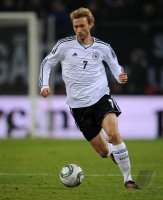 FUSSBALL INTERNATIONAL: Deutschland, ROLFES am Ball