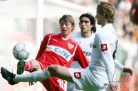 Fussball 1. Bundesliga: Moenchengladbach - Stuttgart, Zweikampf