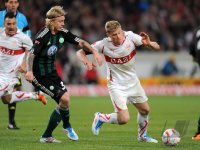 Fussball 1. Bundesliga : Simon Kjaer (li, VfL Wolfsburg) gegen  Pavel Pogrebnyak (re, VfB Stuttgart)