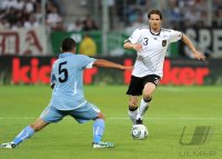 Fussball International EM 2012 Testspiel: Walter GARGANO (li, Uruguay) gegen Arne FRIEDRICH (re, Deutschland)